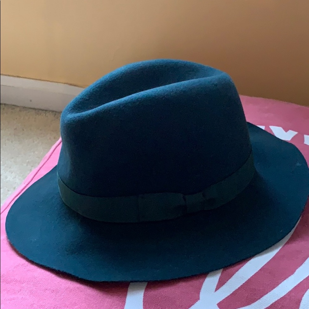 100% wool hat - Picture 3 of 3